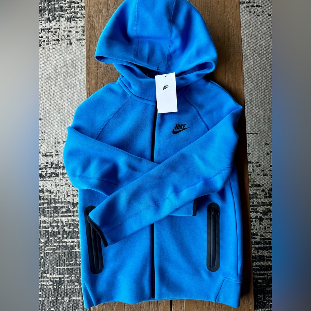 Youth Nike Tech Size Large